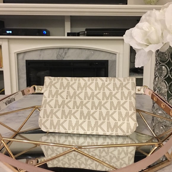 🆕 Michael Kors Belt Bag with Pull Chain - Picture 2 of 4